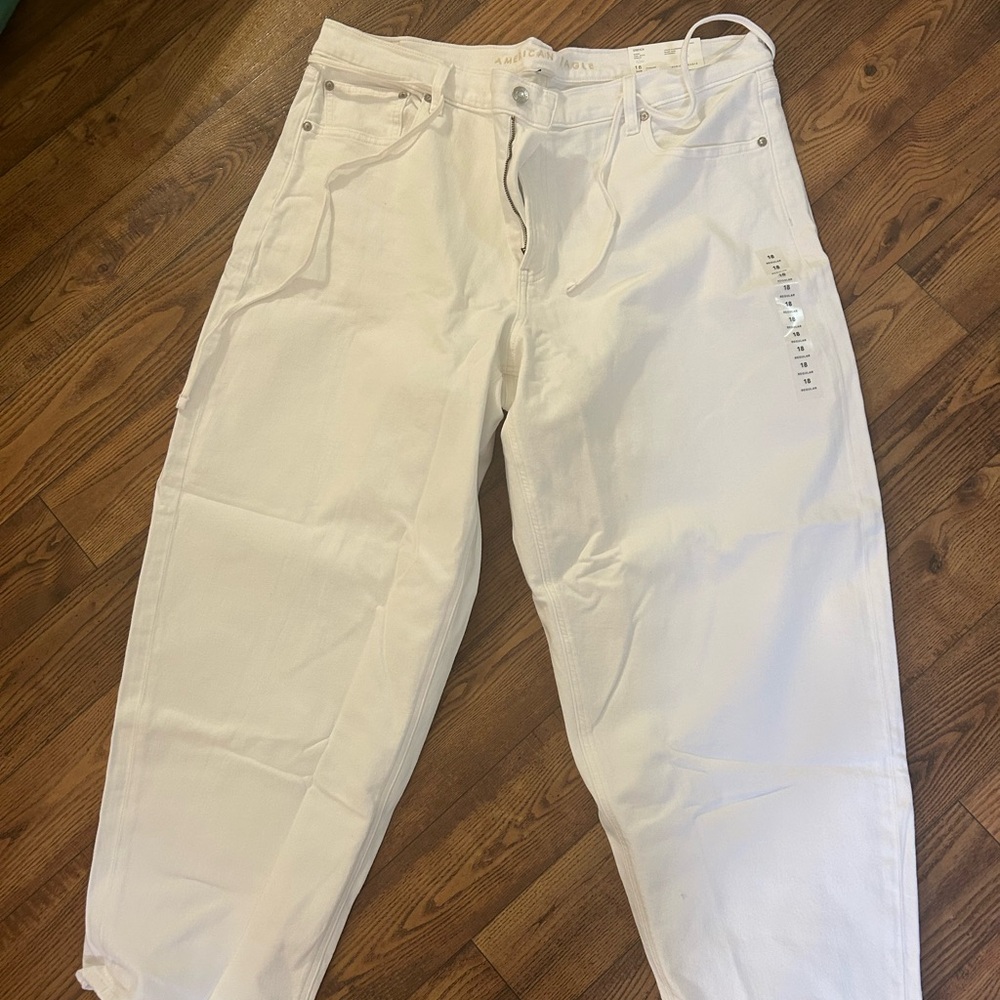 American Eagle Cool White Stretch Barrel Jeans